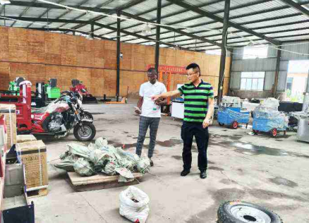 Ivorian customers visited keruide to inspect the sweeper and reached a cooperation intention on the spot